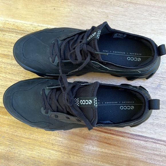 Womens Black Ecco’s - Picture 3 of 4
